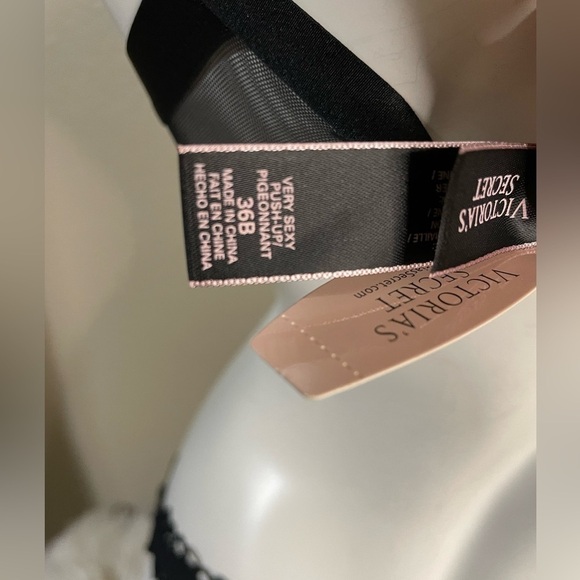 Victoria’s Secret Very Sexy Push Up Bra & Panty Set VS Limited Edition 🆕 - Picture 5 of 15